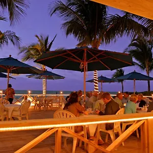 bahama-beach-club.comcaribbean.com/